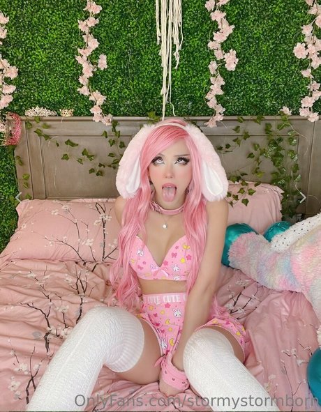 Naakte gelekte OnlyFans-foto van Stormy Stormborn
