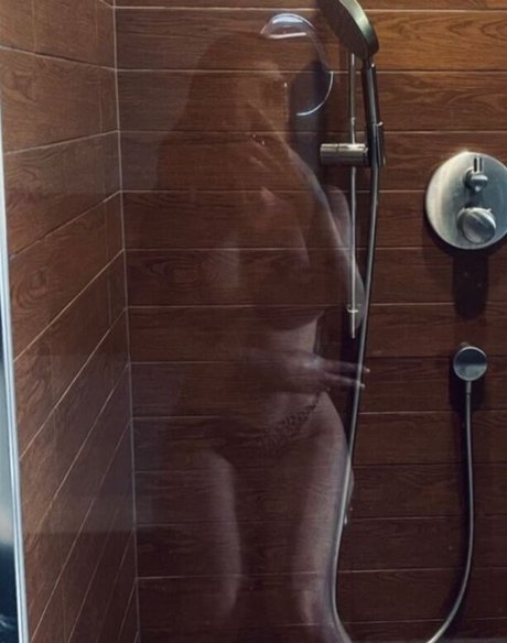 Naakte gelekte OnlyFans-foto van Kristilanskaya