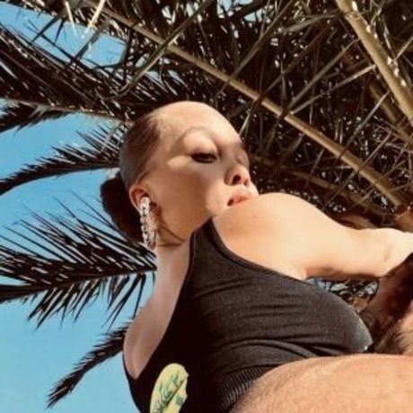 Naakte gelekte OnlyFans-foto van Saragold