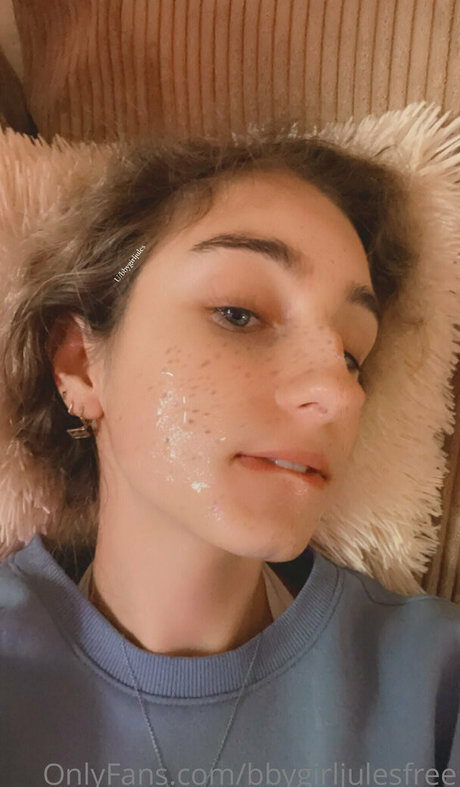 Naakte gelekte OnlyFans-foto van Bbygirljulesfree