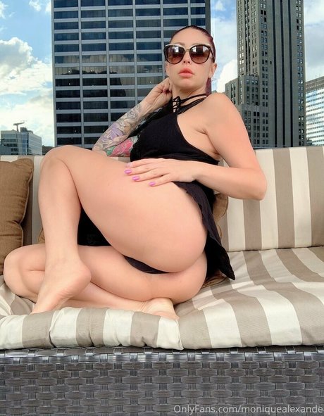 Naakte gelekte OnlyFans-foto van Moniquealexande