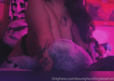 Naakte gelekte OnlyFans-foto van Bountyhuntforjabbahutt