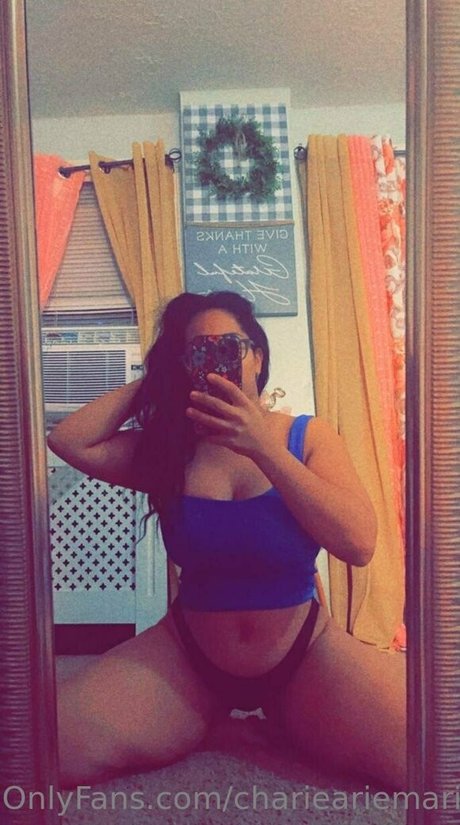 Naakte gelekte OnlyFans-foto van Charieariemarie