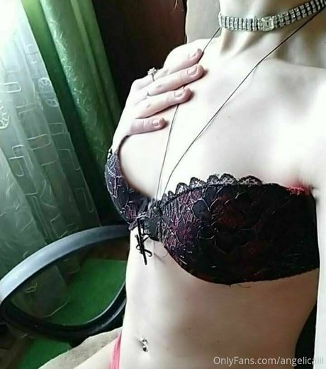 Naakte gelekte OnlyFans-foto van Angelicalil
