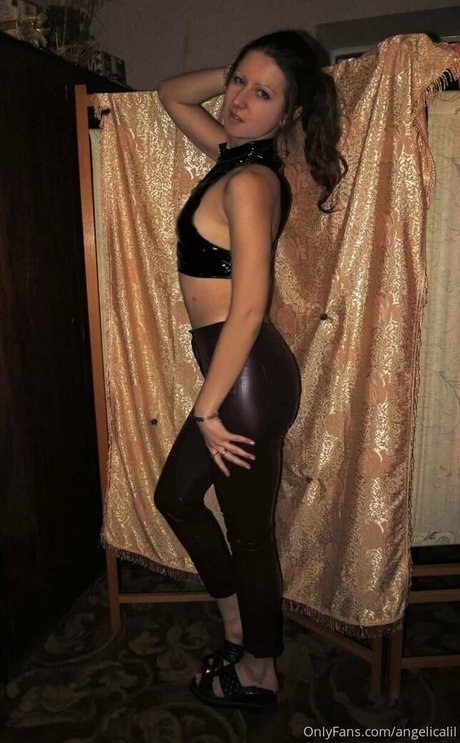 Naakte gelekte OnlyFans-foto van Angelicalil