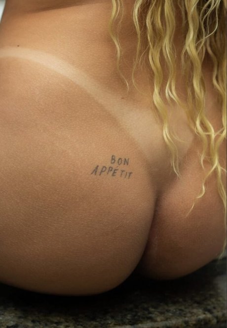 Naakte gelekte OnlyFans-foto van Thaynna Costa