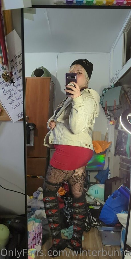 Naakte gelekte OnlyFans-foto van Winterbunnieeoffree