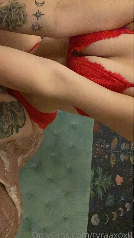 Naakte gelekte OnlyFans-foto van Tyraaxox0