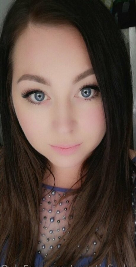 Naakte gelekte OnlyFans-foto van Unsatisfiedwifey