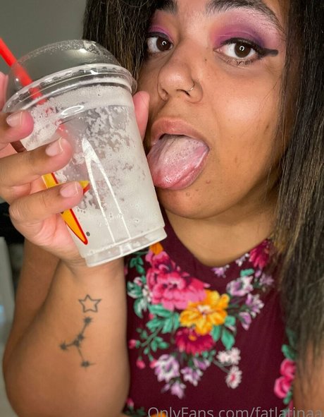 Naakte gelekte OnlyFans-foto van Fatlatinaa