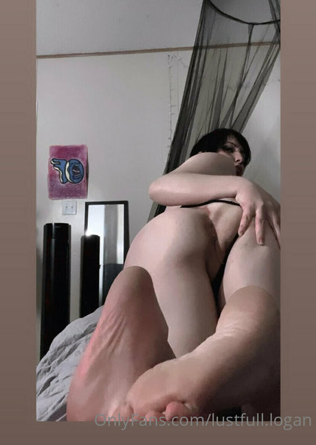 Naakte gelekte OnlyFans-foto van Lustfulllogan