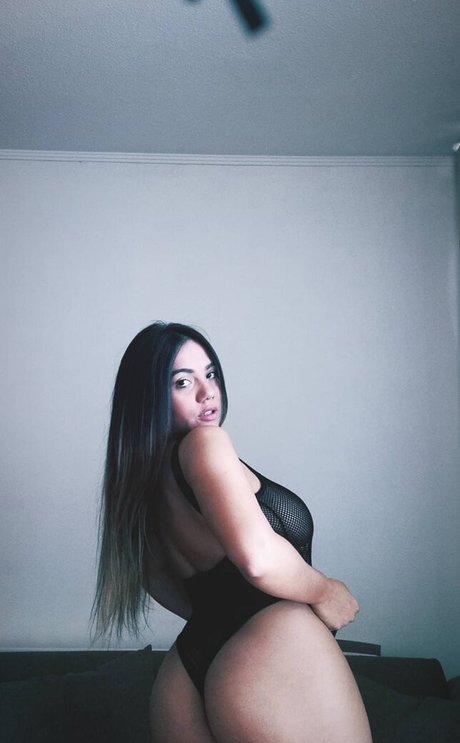 Naakte gelekte OnlyFans-foto van Toomuchtumbao