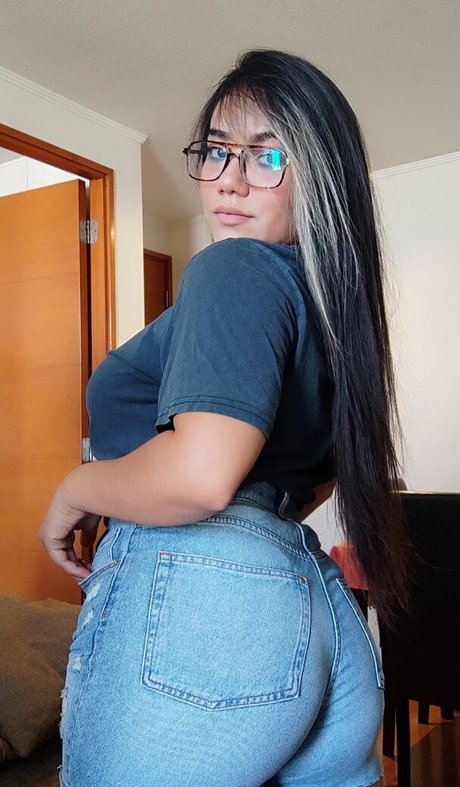 Naakte gelekte OnlyFans-foto van Toomuchtumbao