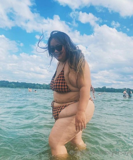 Naakte gelekte OnlyFans-foto van Yersays