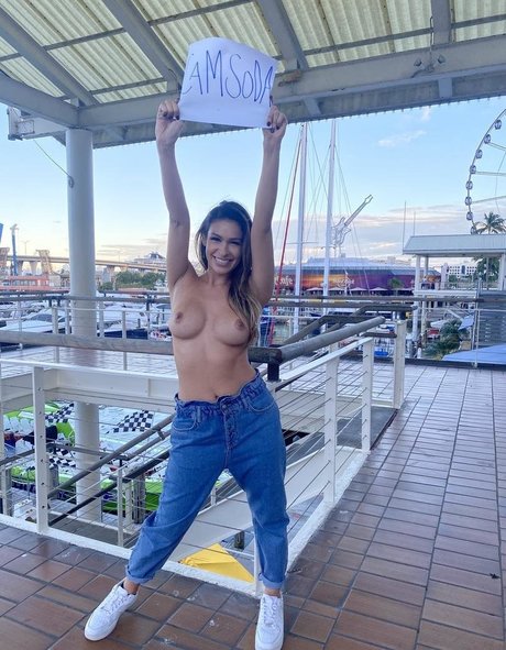 Naakte gelekte OnlyFans-foto van Katanak
