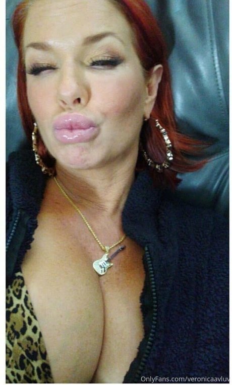 Naakte gelekte OnlyFans-foto van Veronicaavluv