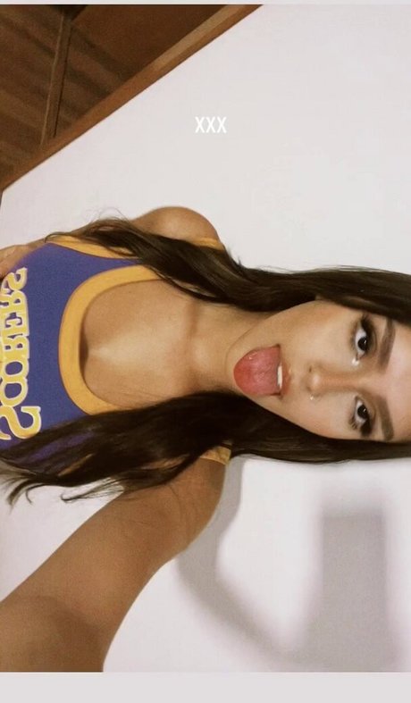 Naakte gelekte OnlyFans-foto van Izaalmeidaa