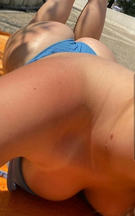 Naakte gelekte OnlyFans-foto van Masa Iva Nusa