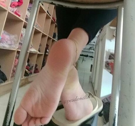 Naakte gelekte OnlyFans-foto van Millenecarolina