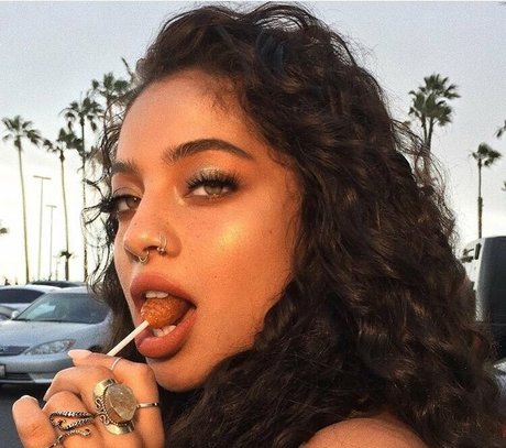 Naakte gelekte OnlyFans-foto van Kiana Lede