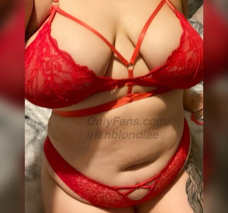 Naakte gelekte OnlyFans-foto van Irishblondiee
