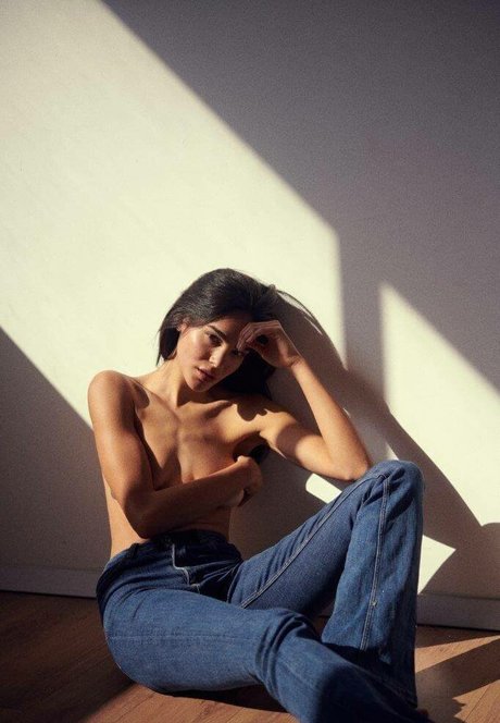 Naakte gelekte OnlyFans-foto van Noya Ariely