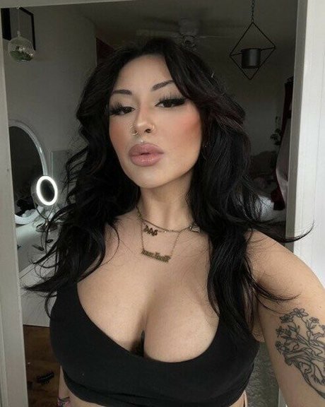 Naakte gelekte OnlyFans-foto van Scarlettviv
