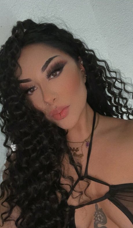 Naakte gelekte OnlyFans-foto van Scarlettviv