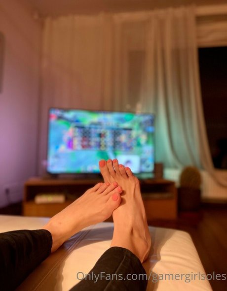 Naakte gelekte OnlyFans-foto van Gamergirlsoles