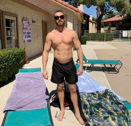 Naakte gelekte OnlyFans-foto van Pandemicprowrestling