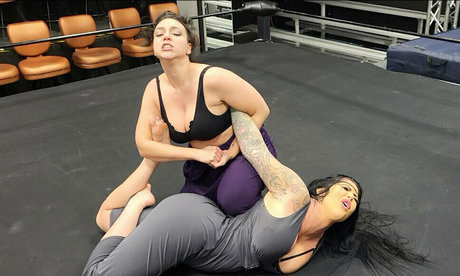 Naakte gelekte OnlyFans-foto van Pandemicprowrestling