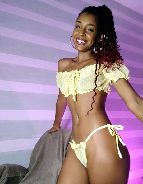 Naakte gelekte OnlyFans-foto van Sttella