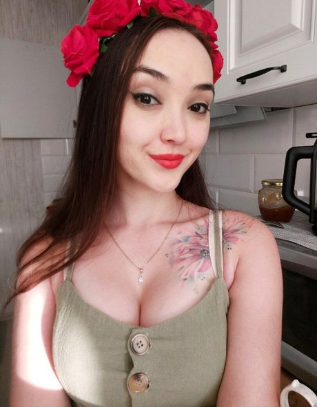 Naakte gelekte OnlyFans-foto van Cherry Nu