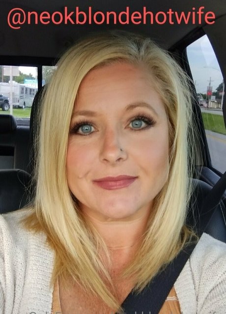 Neokblondehotwife