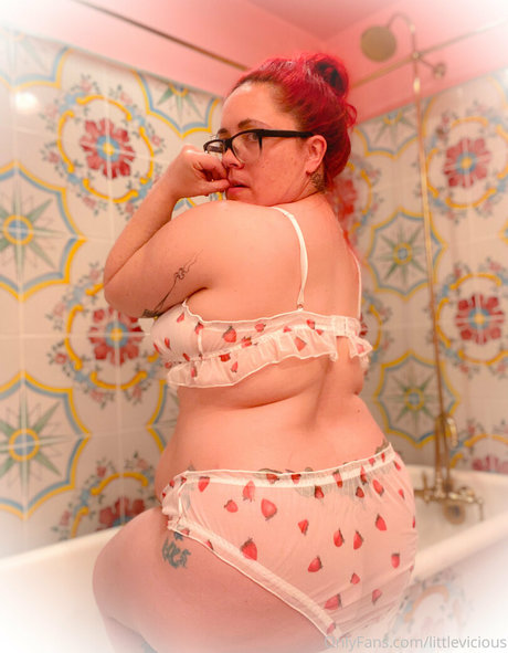 Naakte gelekte OnlyFans-foto van Littlevicious