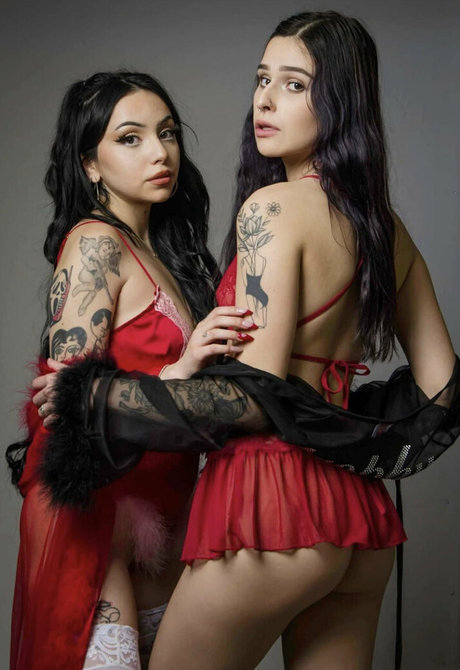 Naakte gelekte OnlyFans-foto van Tatteddbeautyy