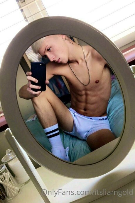 Naakte gelekte OnlyFans-foto van Itsliamgold