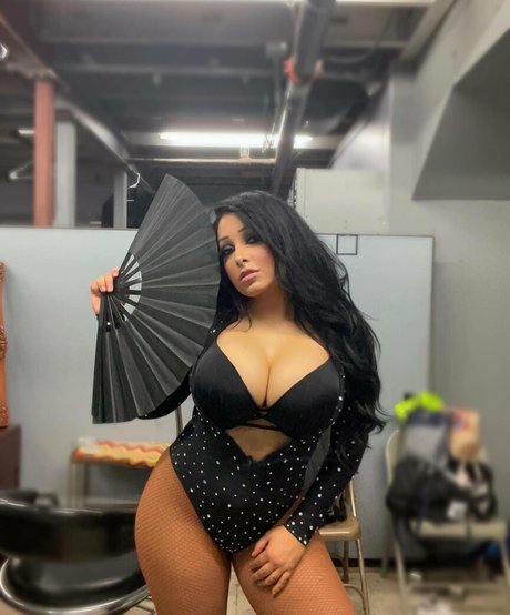 Naakte gelekte OnlyFans-foto van Mandy Leon