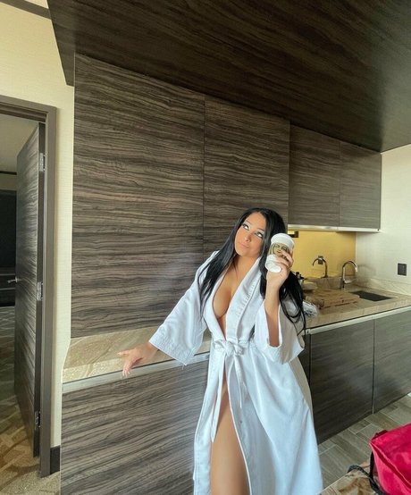 Mandy Leon