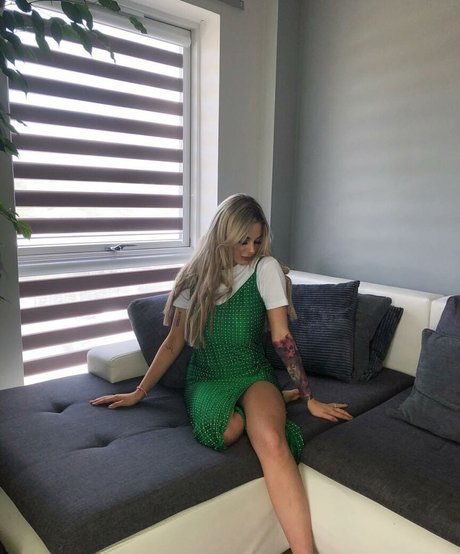 Naakte gelekte OnlyFans-foto van Andelika