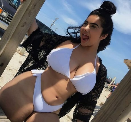 Naakte gelekte OnlyFans-foto van Megan Velez