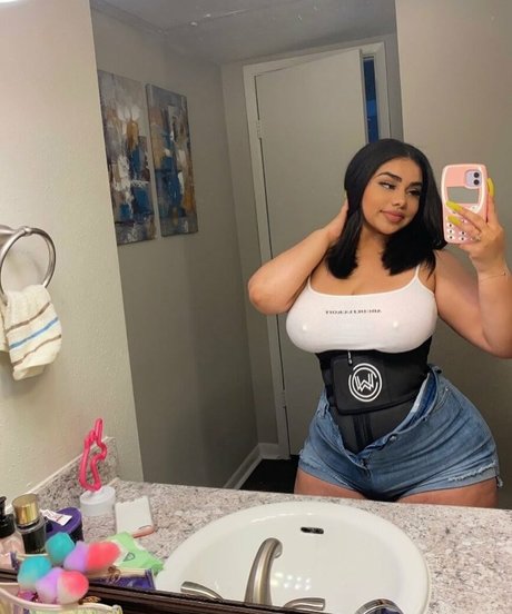 Naakte gelekte OnlyFans-foto van Megan Velez
