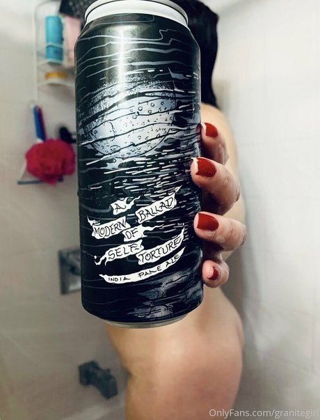Naakte gelekte OnlyFans-foto van Granitegirl