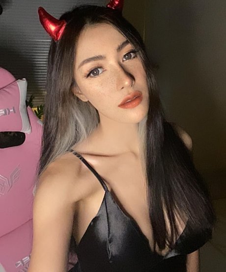 Naakte gelekte OnlyFans-foto van Bunnymutmai
