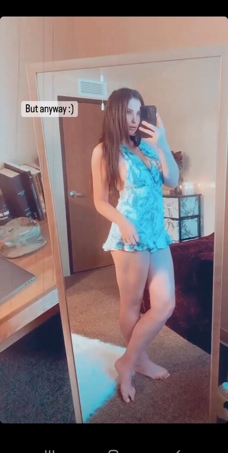 Naakte gelekte OnlyFans-foto van Selena Usaf Babe