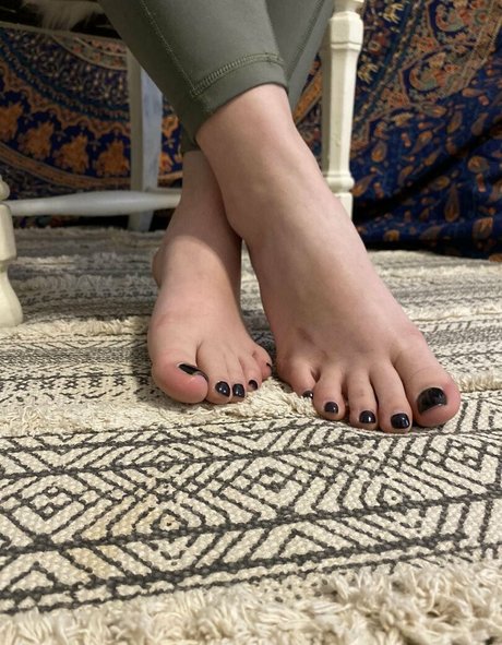 Kayla.footsie