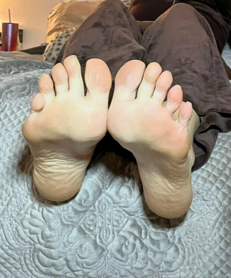 Kayla.footsie