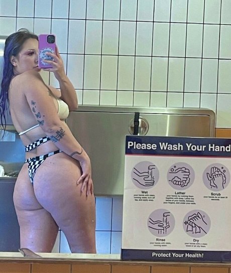 Naakte gelekte OnlyFans-foto van Aquaaamami