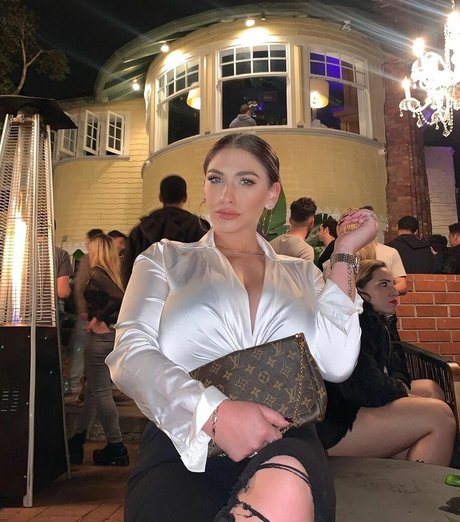 Naakte gelekte OnlyFans-foto van Nikki Kay