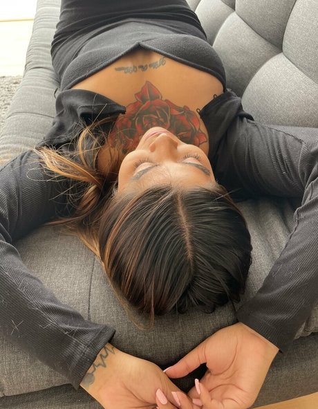 Naakte gelekte OnlyFans-foto van Vipkarevmora